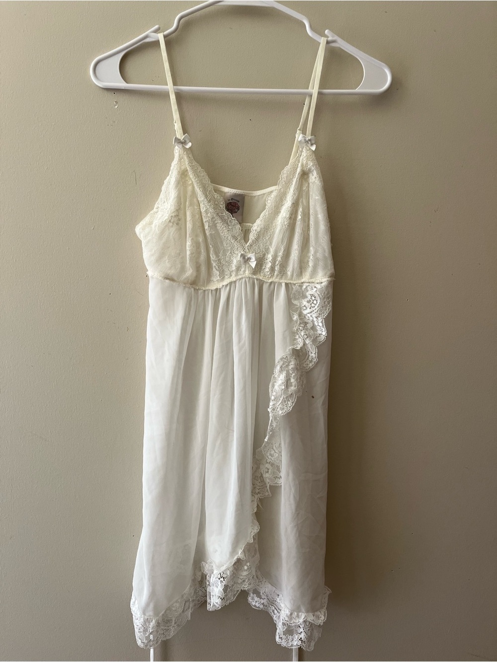 In Bloom Ivory Lace-Trim Chemise with Ruffle Overlay bow detail size small